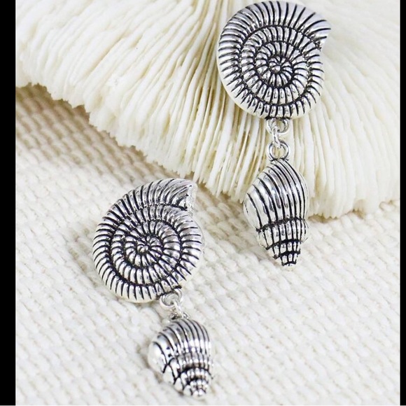 Silver Seashell Earrings - Picture 4 of 5